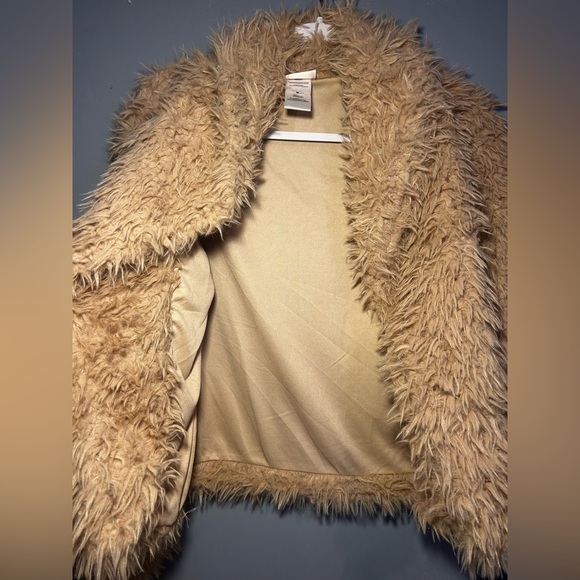 Little Lass Faux Fur Coat, NWT, size medium - Picture 2 of 8